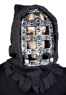 Kapuzenmaske Mann hinter Gittern